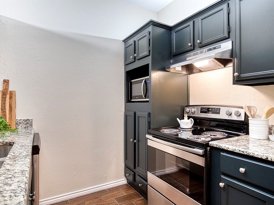 1st image of 9600 Royal Ln #302