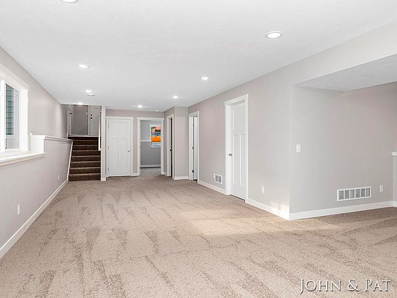 5th image of 1321 Calgary St NE