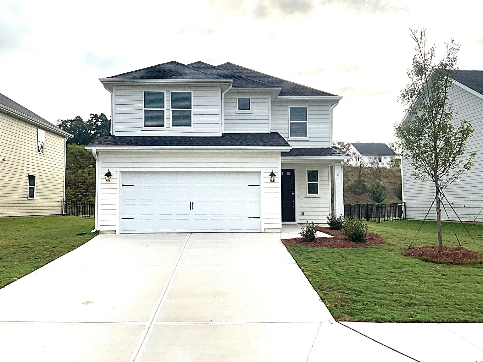 5 bed, 3.0 bath, 2377 sqft, $2,700 — Photo 1