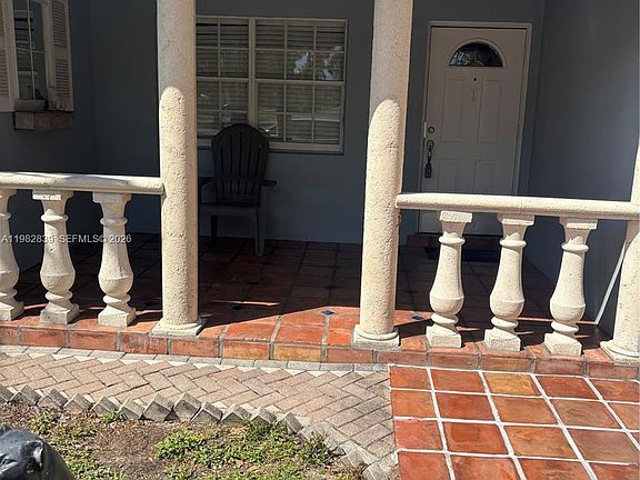 5th image of 729 NE 2nd Ct
