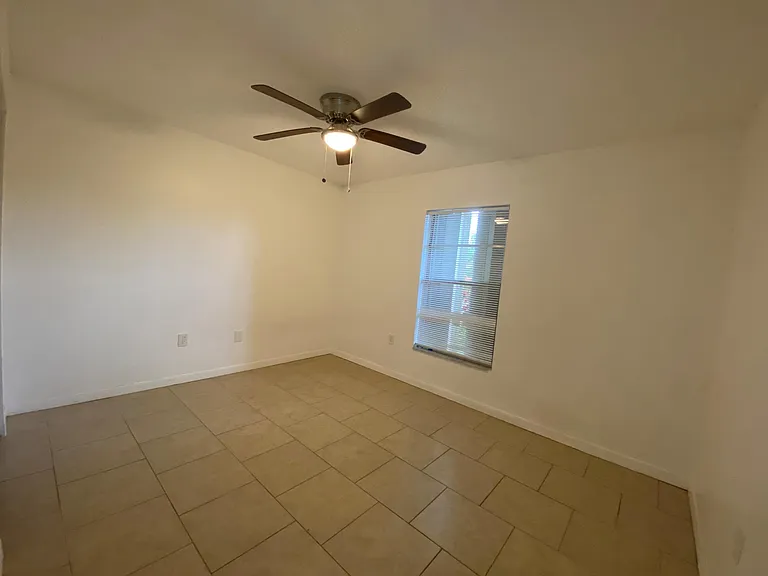 435 Earl Ave — Photo 16