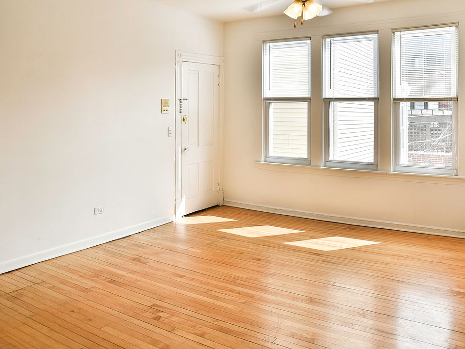 1st image of 2614 N Marshfield Ave #2