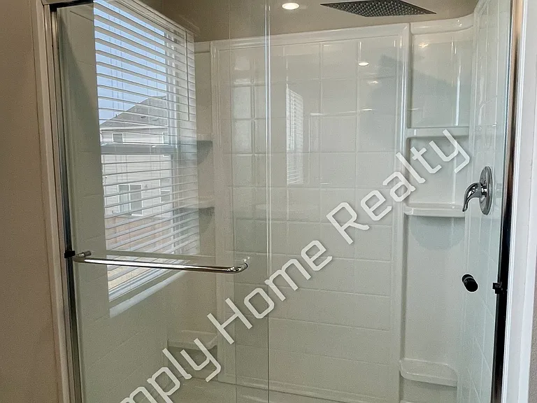 18715 Emmons Ct E — Photo 18