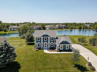527 E Red Pine Cir, Dousman, WI 53118