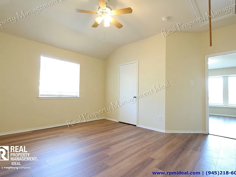 1910 Pin Oak Ln — Photo 25