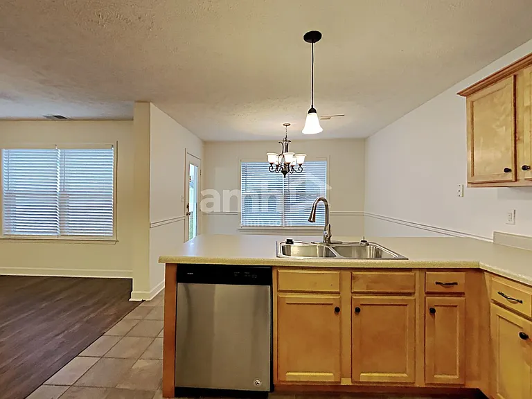 1504 Beaconcrest Cir — Photo 4