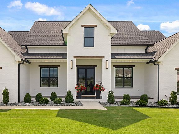 3rd image of 178 Randal Ln