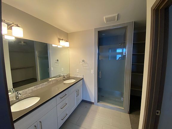 5th image of 1078 Oak Park Dr
