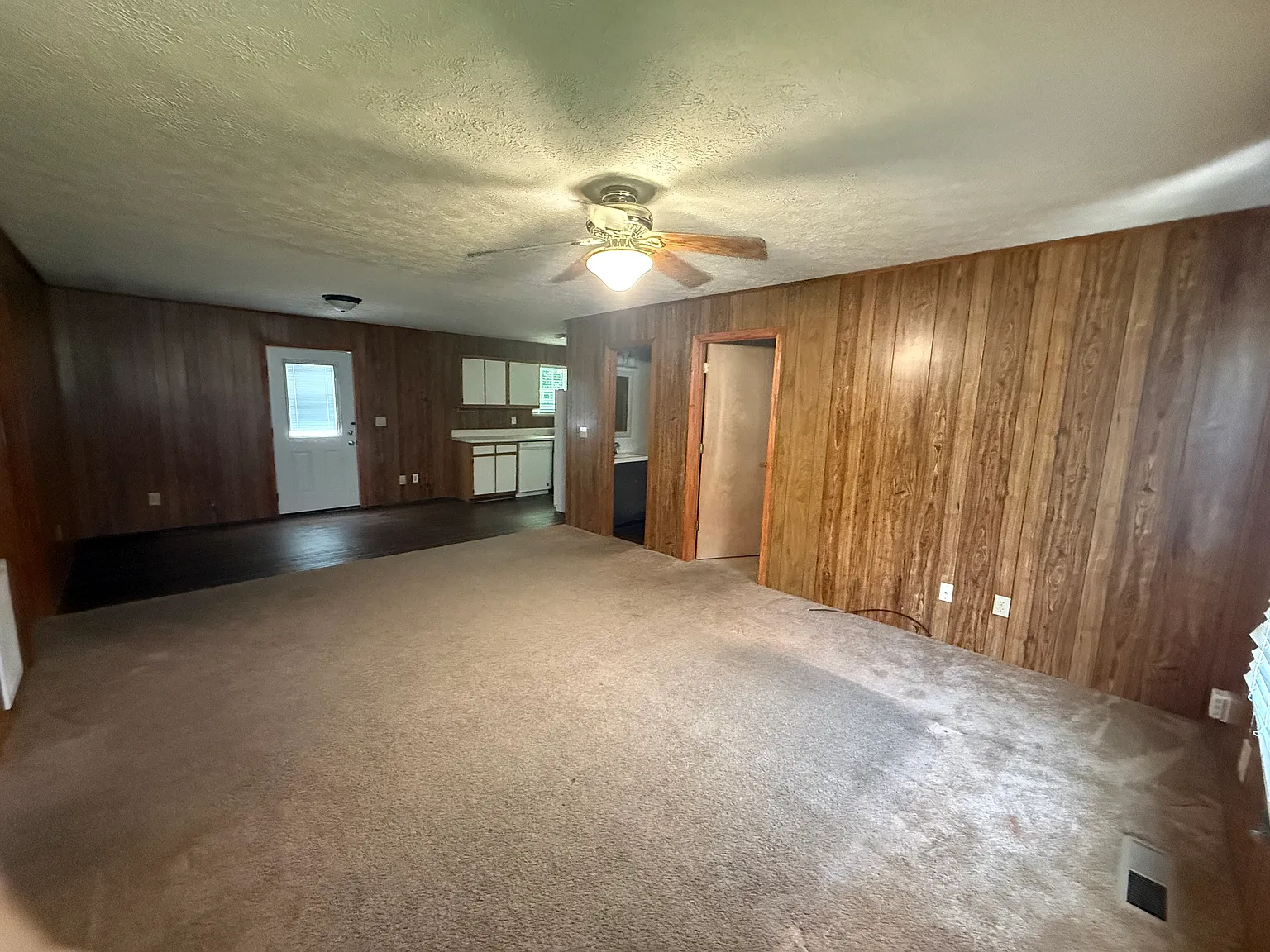 3 bed, 1040 sqft, $1,600 — Photo 3