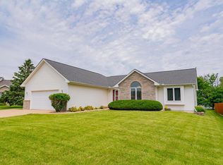 654 Millrun Cir, Sun Prairie, WI 53590