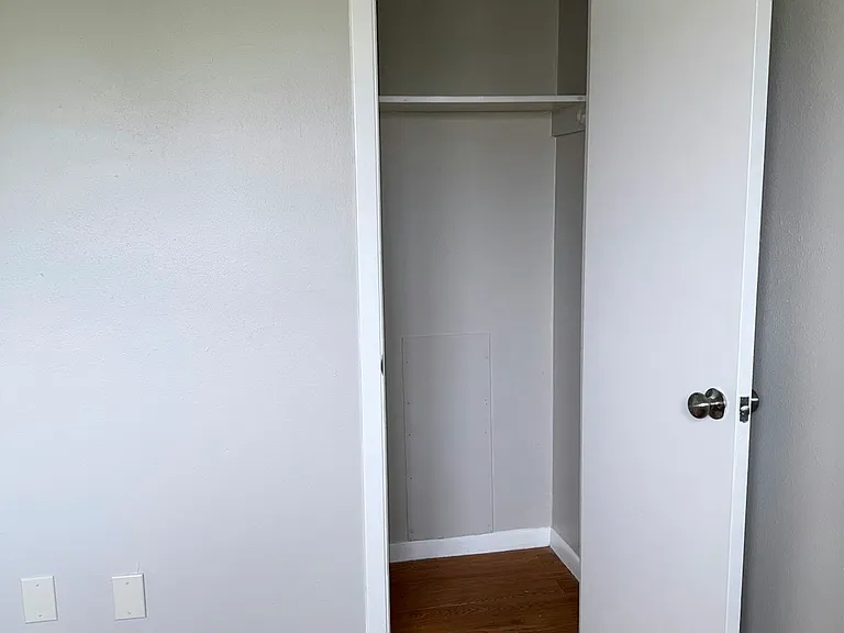 1690 Hofheinz St #B2 — Photo 6