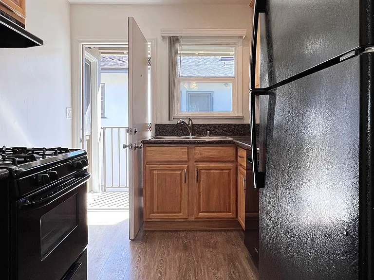 3365 1/2 Mentone Ave #3365-1/2 — Photo 7