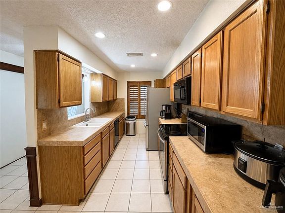 2nd image of 4010 Carnation Cir