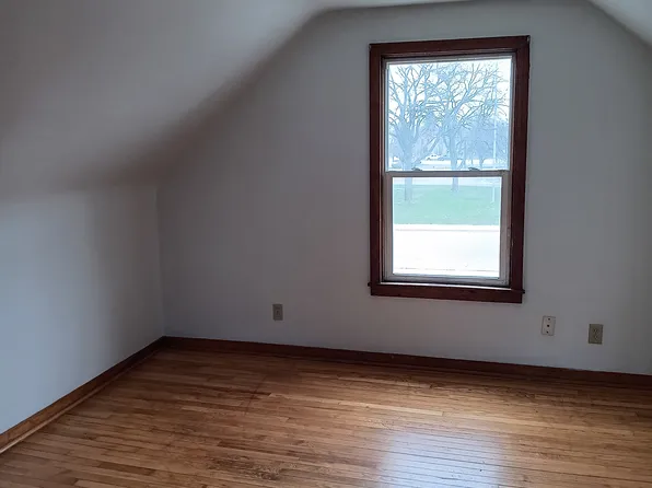 409 7th St APT 3, Bay City, MI 48708