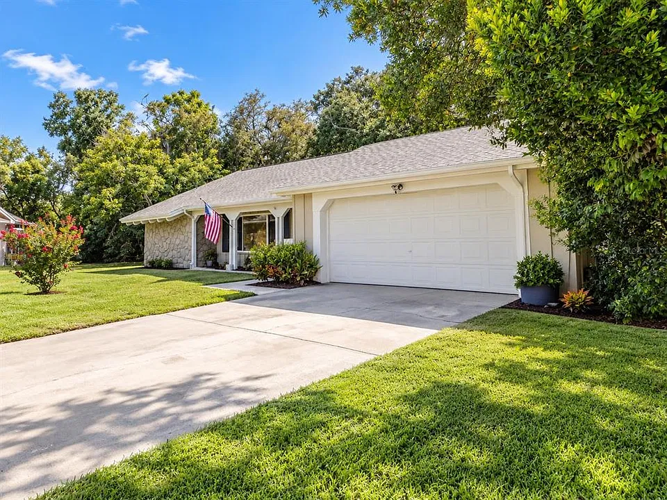 8020 Hunters Whip Row