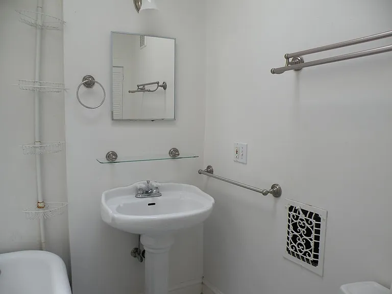 718 Copeland St — Photo 8