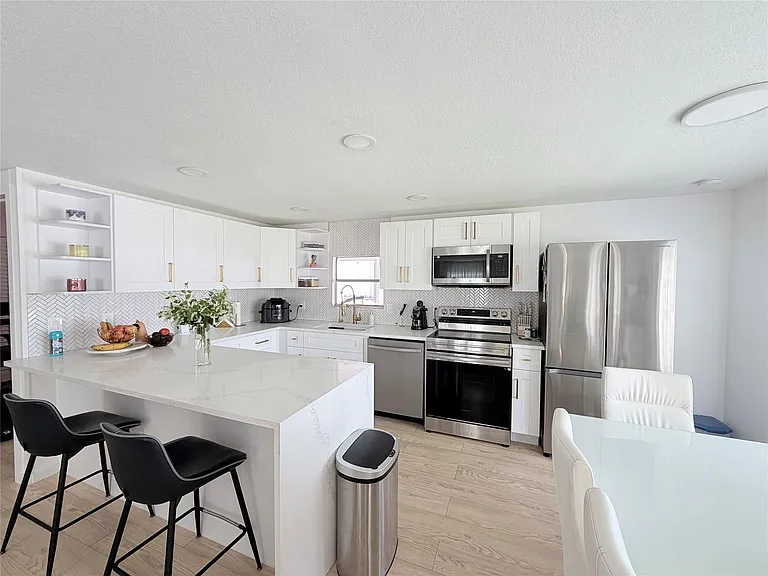 5221 SW 25th Ave — Photo 16