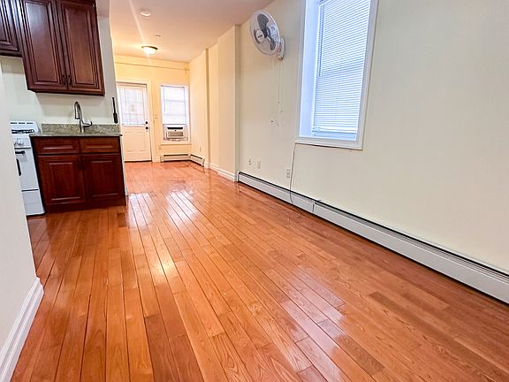 3rd image of 130 E 107th St APT 1A