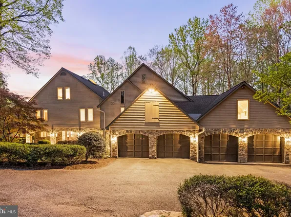 1102 Peppertree Dr, Great Falls, VA 22066