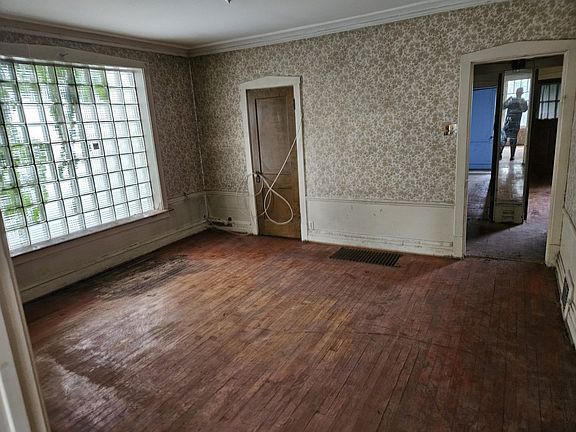 4th image of 2539 W Winnemac Ave