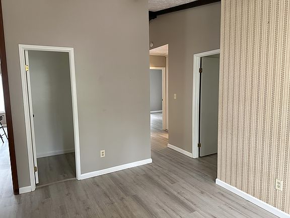 Dining Room w/vaulted ceiling
