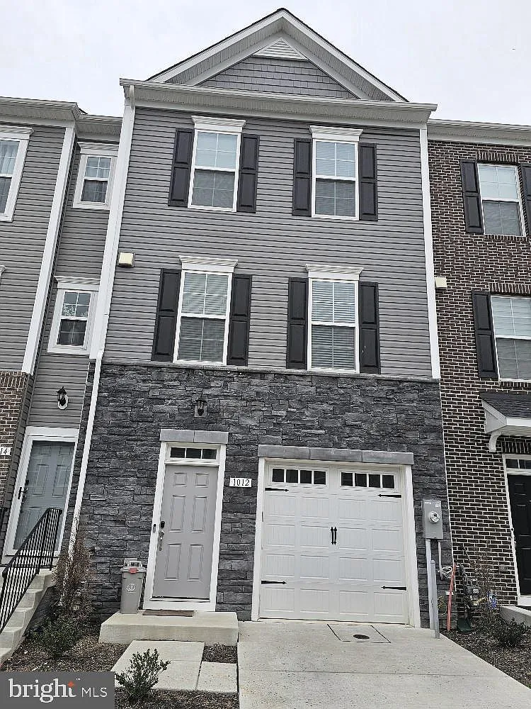 1012 Flester Ln photo 1