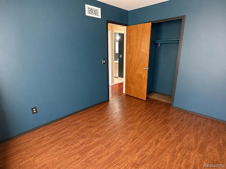 23400 Reynolds Ave — Photo 12