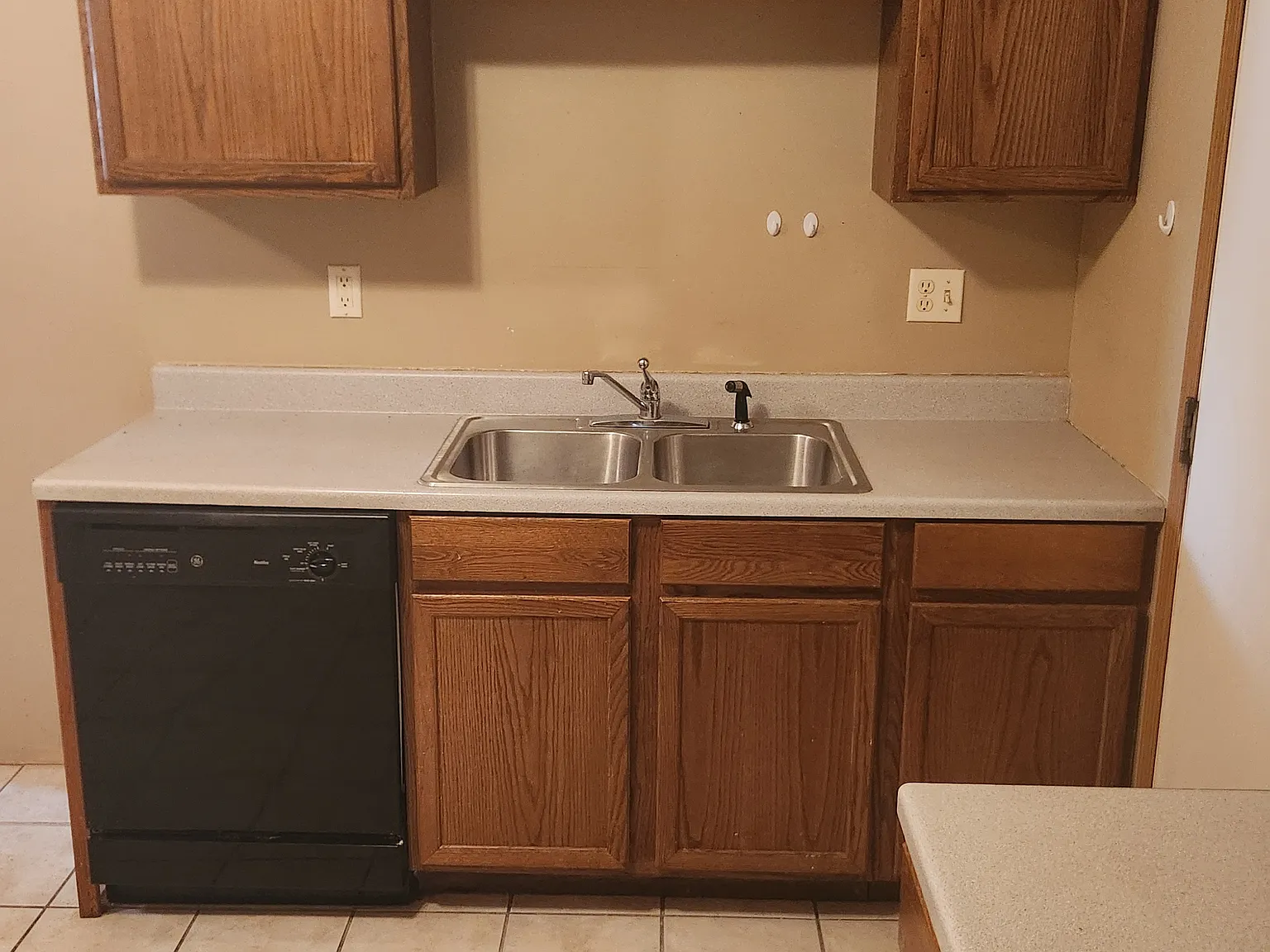 2 bed, 1300 sqft, $895 — Photo 2