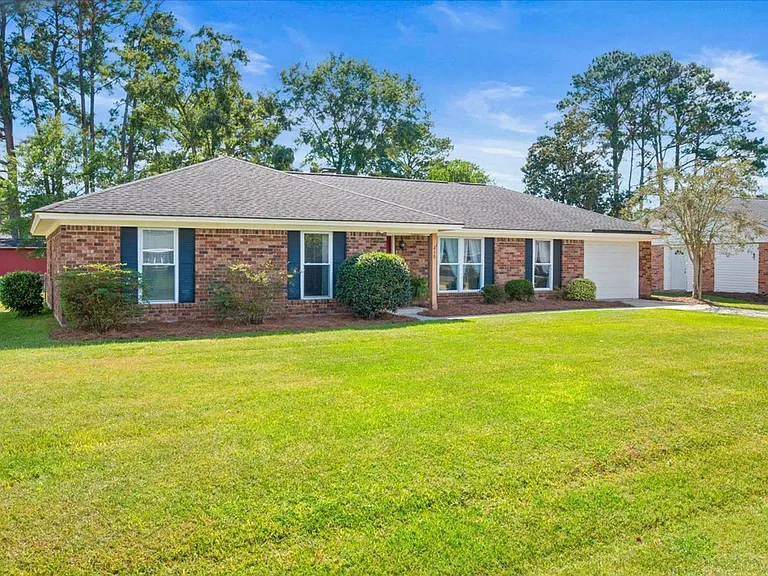 210 Pine Grove Dr — Photo 3