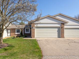 907 Creekridge Dr, Holland, MI 49423