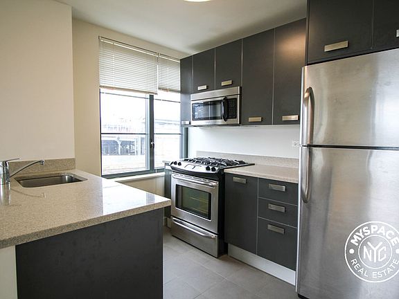 2nd image of 15 Dunham Pl APT 9E