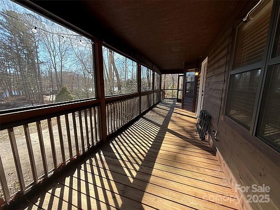 4th image of 584 Chatuge Village Cir
