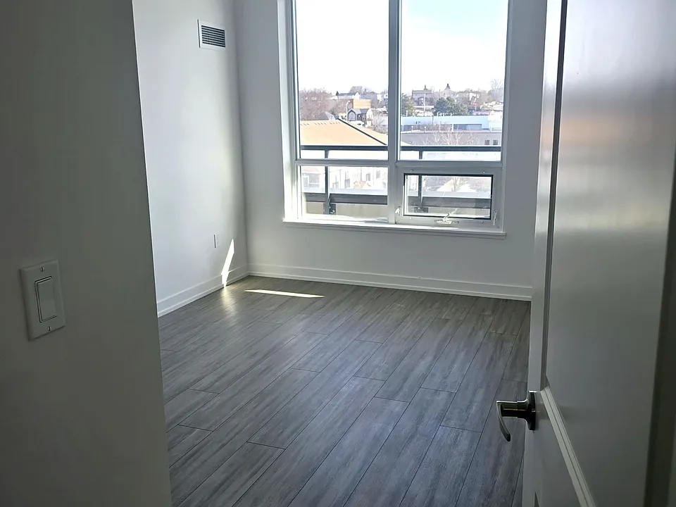 1010 Dundas St E #Penthouse 05