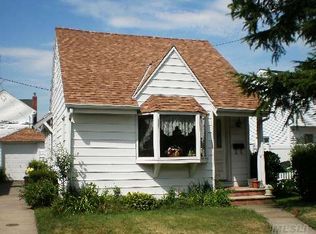 2640 Rosebud Ave, Merrick, NY 11566