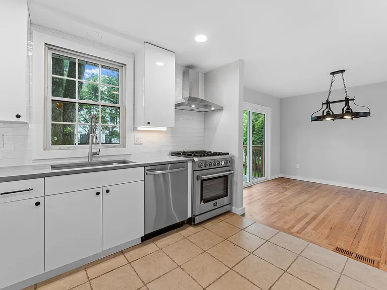 8 Brook Way — Photo 8