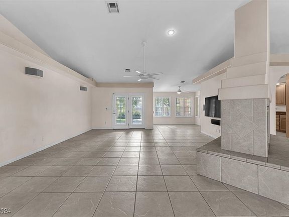 3rd image of 4045 W Ford Ave