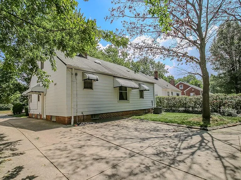 1752 Brainard Rd — Photo 37