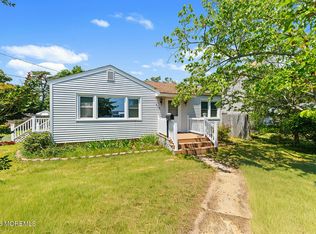 418 Greenwood Ln, Brick, NJ 08723