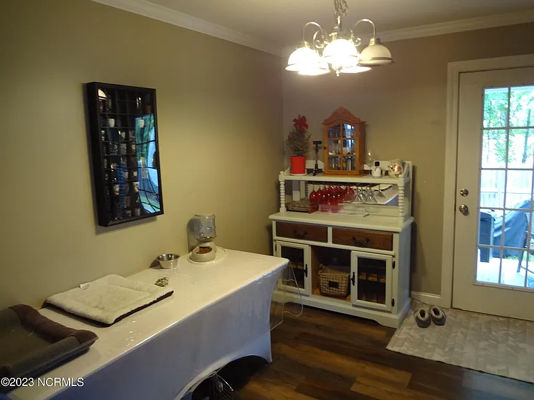 205 S Pointe Dr #B — Photo 21