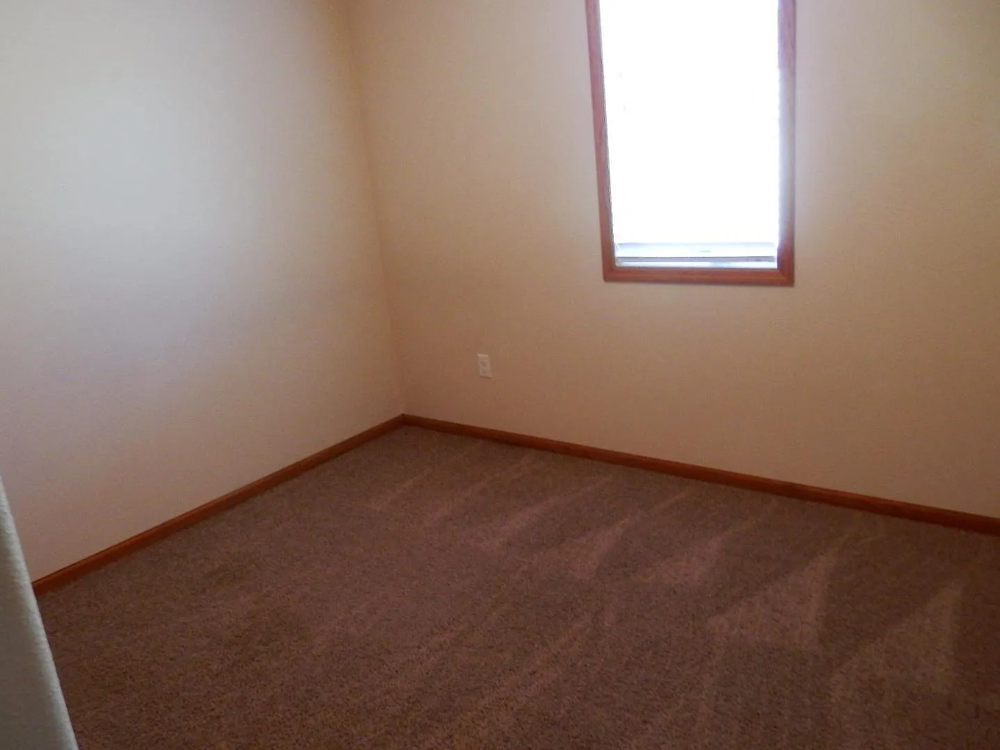 128 23RD AVE W - 5 — Photo 2