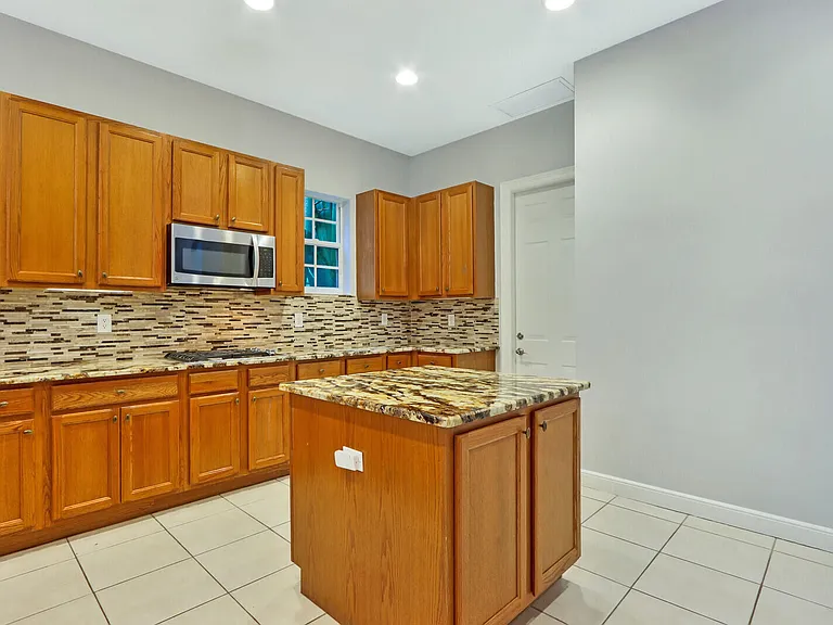 1904 Flower Dr — Photo 15