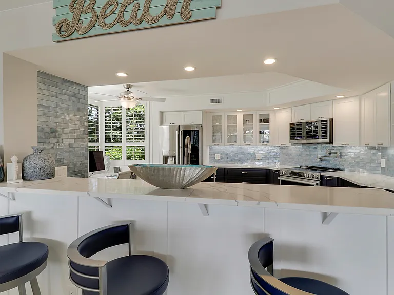 515 Bay Colony Dr N — Photo 12