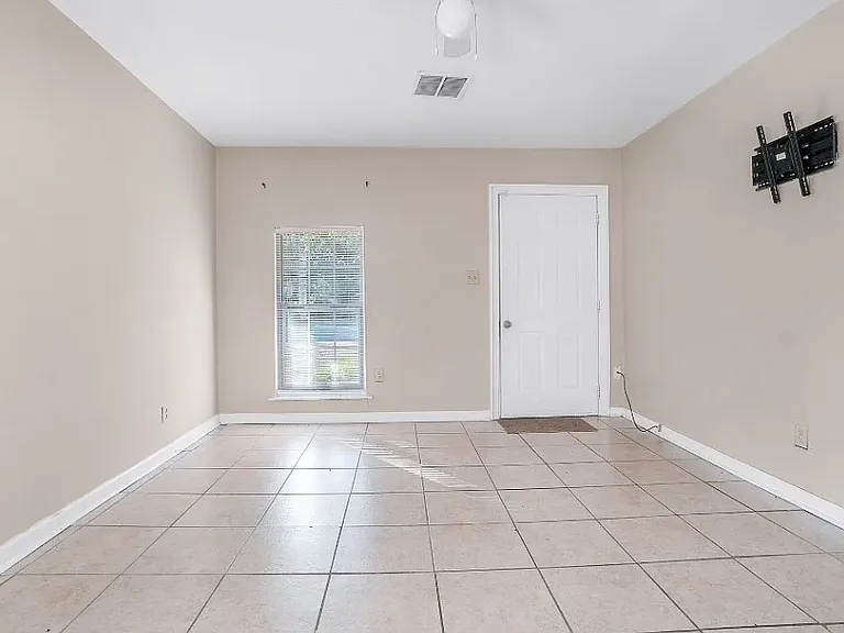 6458 Pinebrook Dr — Photo 3