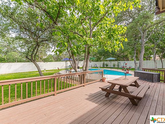 3rd image of 801 Willow Creek Cir