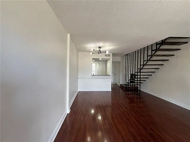 2 bed, 1.5 bath, 1016 sqft, $1,500 — Photo 4