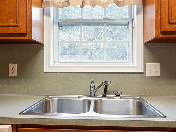 5th image of 212 Lee Road 2075