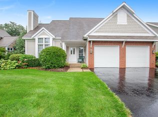 332 Hunters Run Cir, Holland, MI 49423