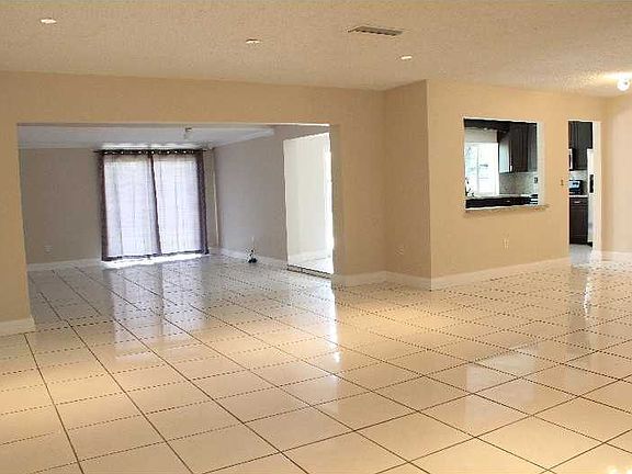 5th image of 6773 Ixora Dr