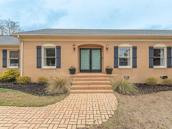 5th image of 2231 Hillsdale Dr