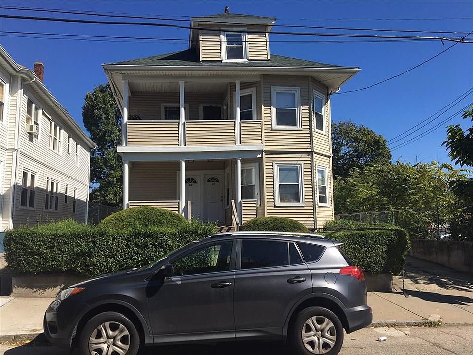 2nd image of 11 Waverly St